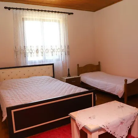 בית הארחה Pashollari