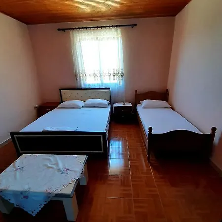 Pashollari בית הארחה