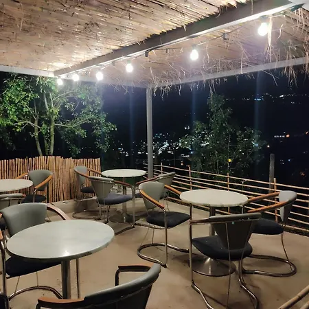 Pashollari Guest house *