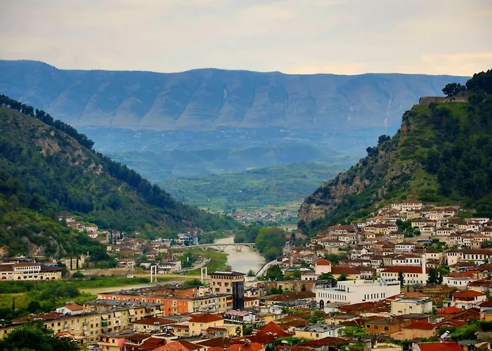 Pashollari 招待所 4*